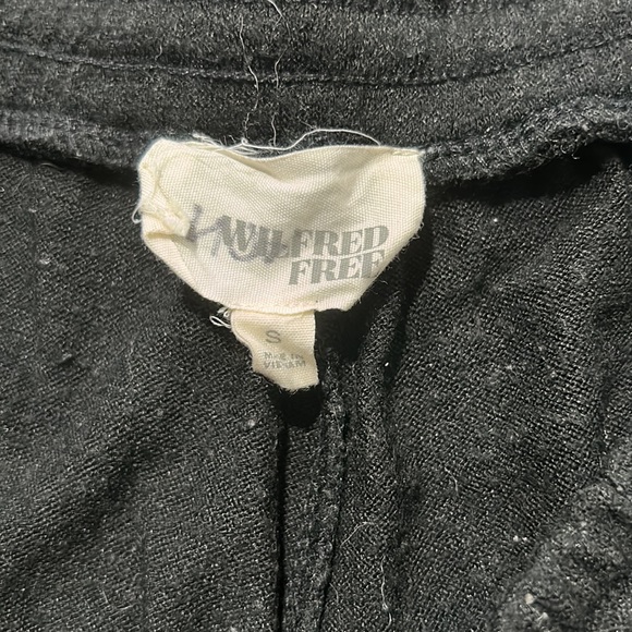 ARITZIA SWEAT SHORT - Picture 2 of 2